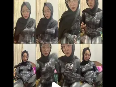 Laras Cewek Jilbab Cosplay Venom Spiderman Colmek poster